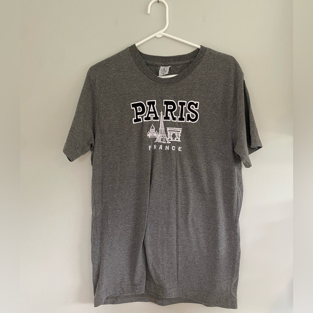 Paris, France tshirt! Medium